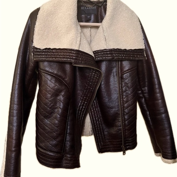 Women's Brown Leather Jacket with Shearling Collar - Picture 4 of 9